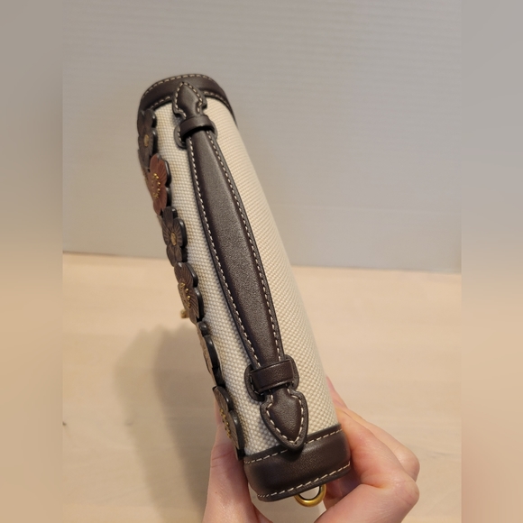 ❌️❌️SOLD❌️❌️ Coach Riley Tea Rose Clutch - Picture 2 of 11